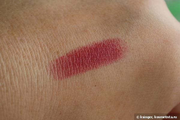 Губная помада с эффектом объема - Avon Beyond Color Lipstick Plumping Lip Color Divine Wine (винная ягода)