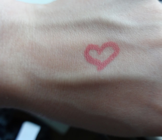 Очень милый Essence Lipliner 07 «Cute pink»