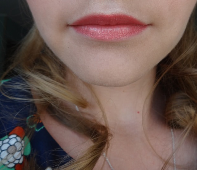 Очень летняя, нежно-золотистая помада Clinique Pop Lip Colour + Primer 18 Papaya Pop