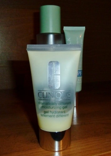 Уход от Clinique: Clinique Clarifying Lotion 1, Clinique Dramatically Different Moisturizing Gel и Clinique City Block Sheer SPF 25 Oil-free Daily Face Protector