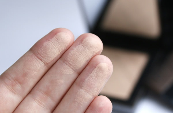 Пудра Burberry Sheer Luminous Pressed Powder №01 Porcelain