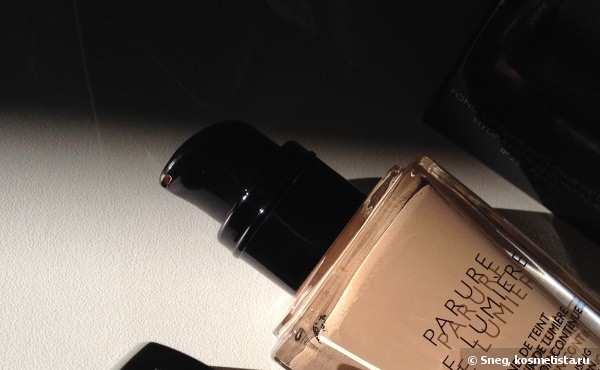 Guerlain Parure de Lumiere Light-Diffusing Fondation Moisture Infusion SPF 25 Pa+++ - Увлажняющий тональный крем для сияния кожи в оттенке No 02 ( Beige Clair )