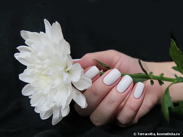 China Glaze Nail Lacquer With Hardeners 023 White On White