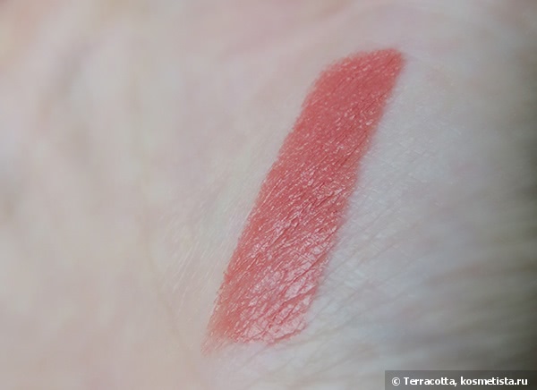 Увлажняющая помада для губ Limoni Lipstick 01