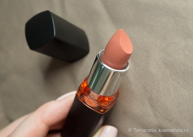 Матовая новинка Maybelline Colorshow Creamy Matte Lipcolor M301 Barely Nude