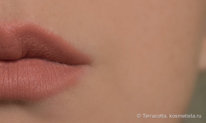 Матовая новинка Maybelline Colorshow Creamy Matte Lipcolor M301 Barely Nude
