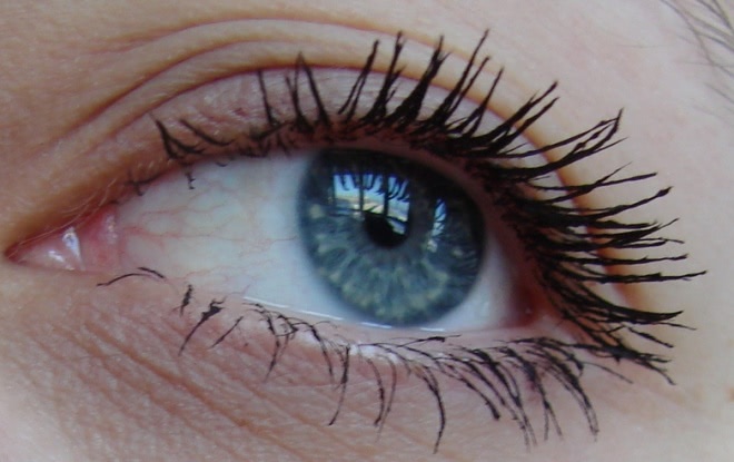 Вторая новогодняя Chanel Le Volume de Chanel Mascara #27 Rouge Noir