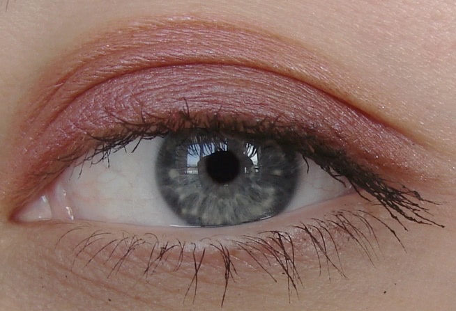 Yves Rocher Intense Kajal 100% Color в оттенке Розовый Коралл