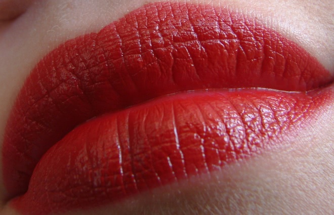 Парад победы и первомайская демонстрация с Clinique Pop Lip Colour + Primer 07 Passion Pop