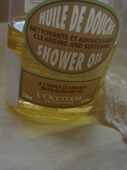 L' Occitane Cleansing And Softening Shower Oil With Almond Oil