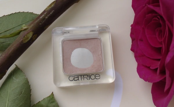 Светлые оттенки теней от Dior, Laura Mercier, Clarins, Catrice и the Balm
