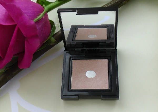 Светлые оттенки теней от Dior, Laura Mercier, Clarins, Catrice и the Balm
