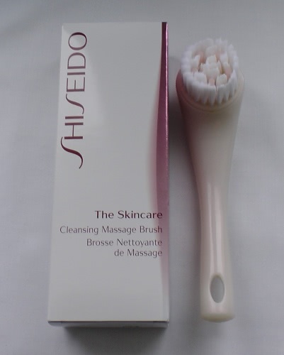 Уход от Lancome, Shiseido, Biotherm, Clarins, Biore, Clinique, Кора, L'Occitane, Caudalie, Tony Moly, Eos, Carmex и Nivea