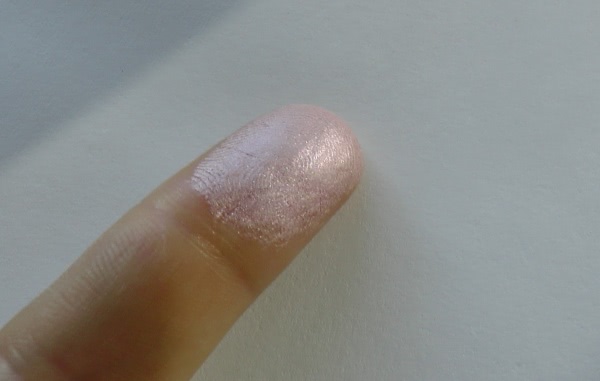 Светлые оттенки теней от Dior, Laura Mercier, Clarins, Catrice и the Balm