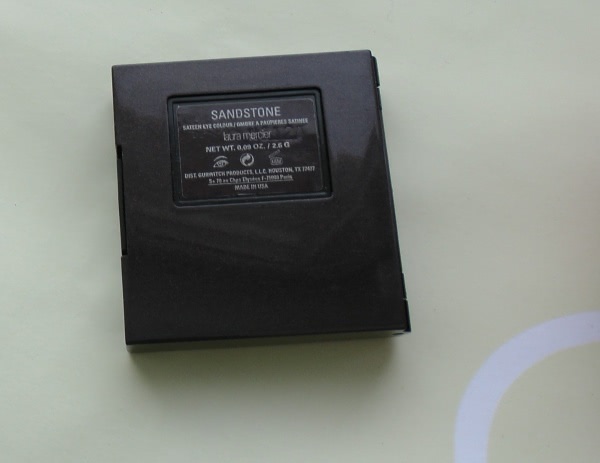 Светлые оттенки теней от Dior, Laura Mercier, Clarins, Catrice и the Balm