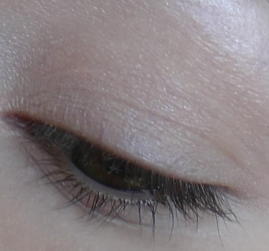 Светлые оттенки теней от Dior, Laura Mercier, Clarins, Catrice и the Balm