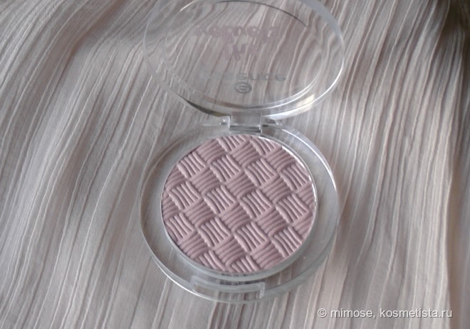 Essence the velvets eyeshadow #08 coral me maybe