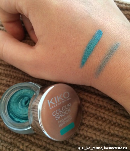 Kiko Colour Shock Long Lasting Eyeshadow в оттенке #107 Inspiration Emerald и #102 Revolutionary Burgundy
