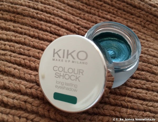 Kiko Colour Shock Long Lasting Eyeshadow в оттенке #107 Inspiration Emerald и #102 Revolutionary Burgundy