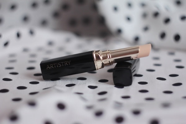 Amway Artistry Concealer SPF 15 в оттенках Light и Medium