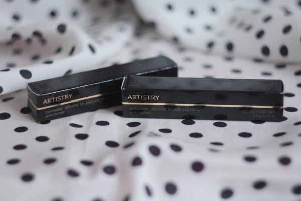 Amway Artistry Concealer SPF 15 в оттенках Light и Medium