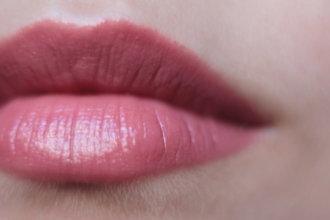 Летняя отличница Clarins Joli Rouge Long-Wearing Moisturizing Lipstick в оттенке 705 Soft Berry
