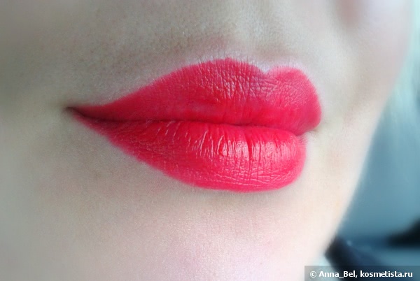 L’Oreal Color Riche Collection Exclusive Pure Reds, оттенок Julianne's pure red: очаровательный неон-хамелеон