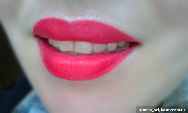 L’Oreal Color Riche Collection Exclusive Pure Reds, оттенок Julianne's pure red: очаровательный неон-хамелеон