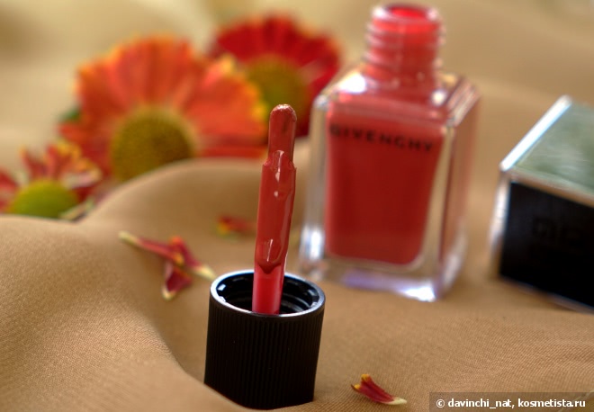 Осенние мотивы. Givenchy Le Vernis Intense Color Satiny Shine Nail Laquer #28 Rouge Acajou
