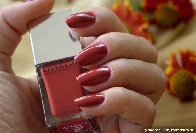 Осенние мотивы. Givenchy Le Vernis Intense Color Satiny Shine Nail Laquer #28 Rouge Acajou