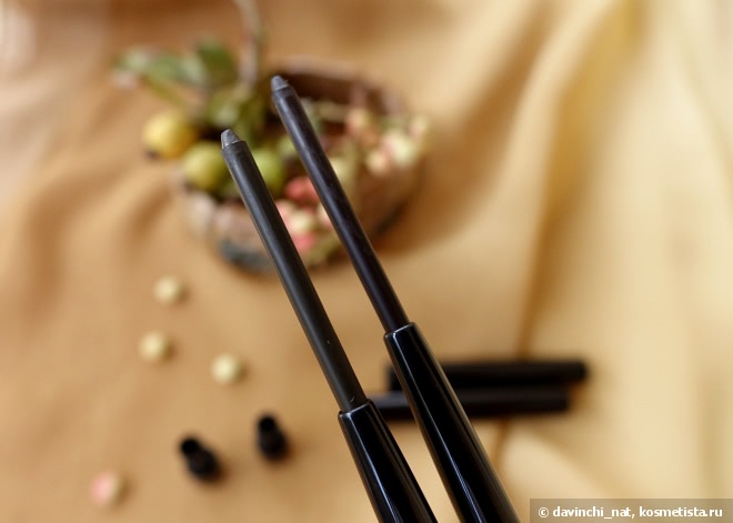 Chanel Les Automnales Fall 2015 Collection. Chanel Stylo Yuex Waterproof Eyeliner Long-Lasting Eyeliner #914 Feuilles, # 921 Pomme de Pin