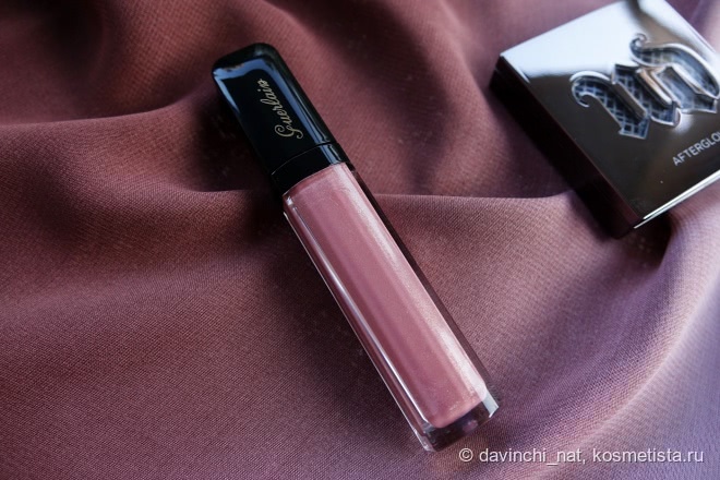 Жизнь в гармонии. Urban Decay Afterglow 8-Hour Powder Blush Rapture. Guerlain Gloss d’Enfer Maxi Shine Intense Colour & Shine Bare Lip Sensation #463 La Petit Robe Noir