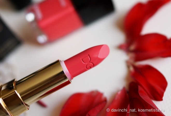 Одеяния лета. Dolce&Gabbana Dolce Matte Lipstick #512 Dolce Excelsa. Chanel Le Vernis Longwear Nail Colour # #524 Turban