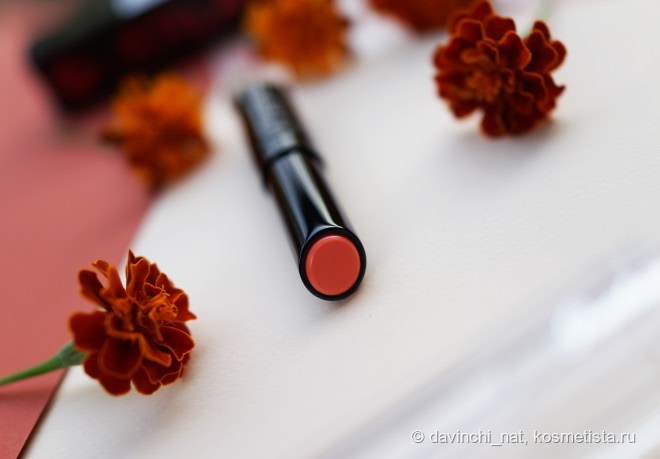 Guerlain La Petite Robe Noire Deliciously Shiny Lipstick # 010 Apri-Coat