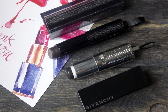 Givenchy Rouge Interdit Vinyl 16 Noir Revelateur