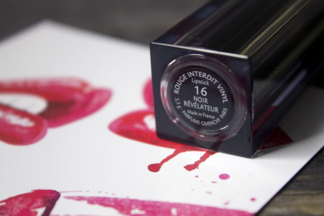 Givenchy Rouge Interdit Vinyl 16 Noir Revelateur
