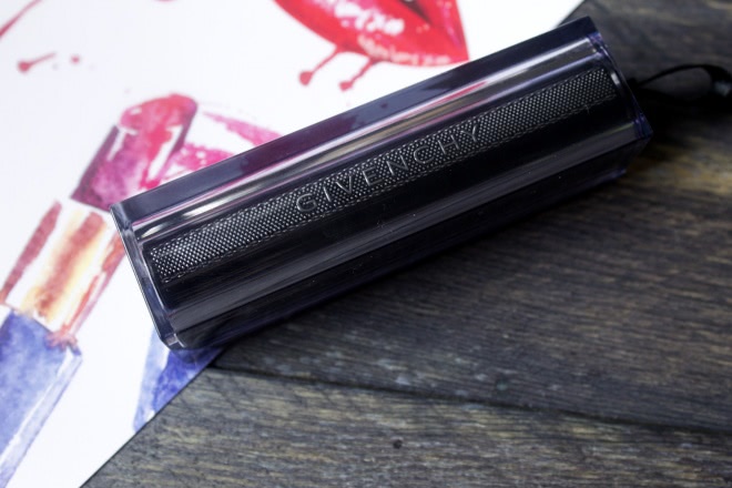 Givenchy Rouge Interdit Vinyl 16 Noir Revelateur