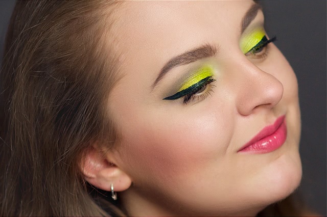 Tutorial. Lime & Winged Eyeliner
