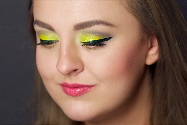 Tutorial. Lime & Winged Eyeliner