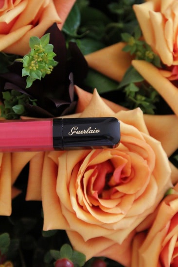 Спелая ягодка-Guerlain Gloss D’Enfer Maxi Shine Intense Colour & Shine Bare Lip Sensation в оттенке 468 Candy Strip
