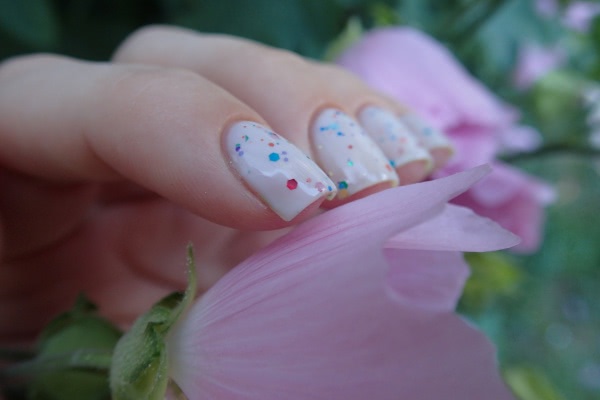The Face Shop Lovely Me:ex Yogurt nails 02 Vanilla sugar yogurt