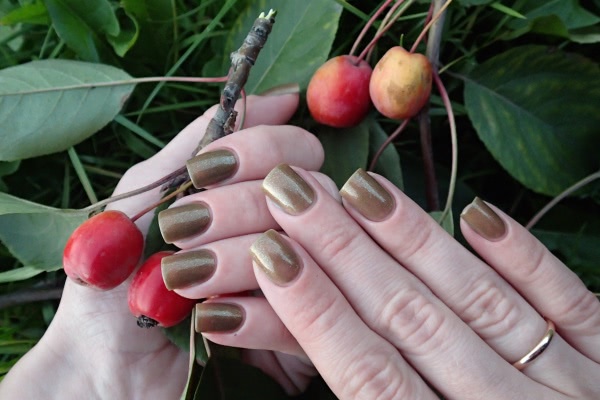 China Glaze Nail lacquer with hardeners 81858 Mind the gap