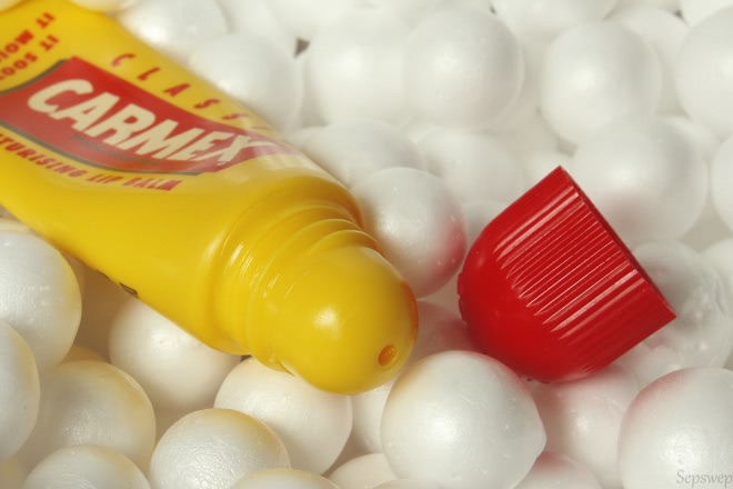 Распиаренный или необходимый? Classic Carmex Moisturizing Lip Balm
