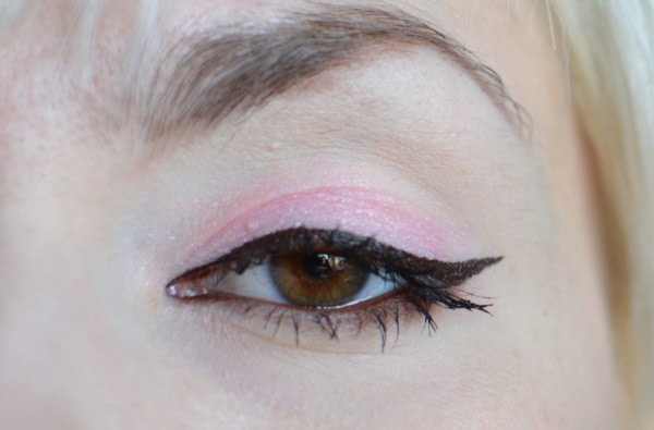 Тени не исчезают в полдень. Kiko make up Milano Colour Shock long lasting eyeshadow # 101 punk baby pink, Kiko make up Milano Skinny fit kajal # 03, Kiko make up Milano Skinny fit kajal # 05
