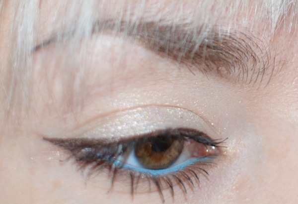 Тени не исчезают в полдень. Kiko make up Milano Colour Shock long lasting eyeshadow # 101 punk baby pink, Kiko make up Milano Skinny fit kajal # 03, Kiko make up Milano Skinny fit kajal # 05