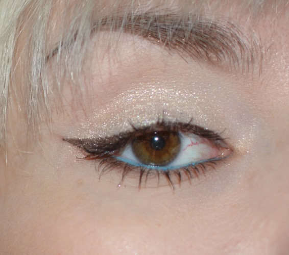 Тени не исчезают в полдень. Kiko make up Milano Colour Shock long lasting eyeshadow # 101 punk baby pink, Kiko make up Milano Skinny fit kajal # 03, Kiko make up Milano Skinny fit kajal # 05