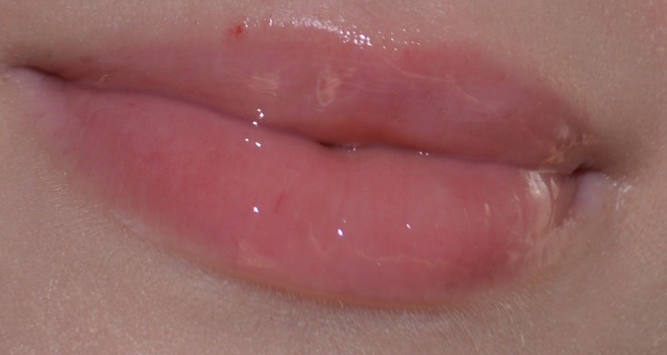 Clarins Eclat Minute Huile Confort Levres # 2 raspberry и Guerlain Kiss Kiss Shaping Cream Lip Colour # 320 Red Insolence