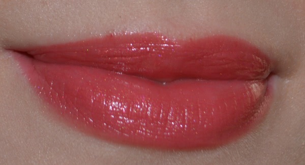 Clarins Eclat Minute Huile Confort Levres # 2 raspberry и Guerlain Kiss Kiss Shaping Cream Lip Colour # 320 Red Insolence