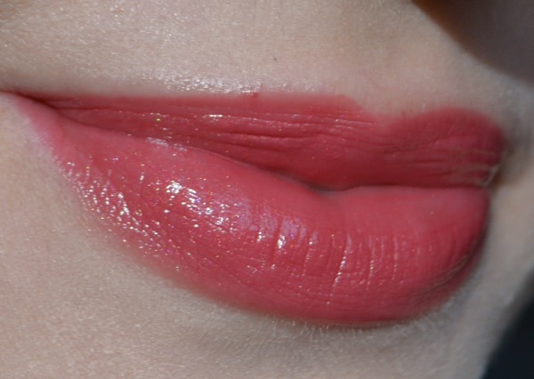 Clarins Eclat Minute Huile Confort Levres # 2 raspberry и Guerlain Kiss Kiss Shaping Cream Lip Colour # 320 Red Insolence