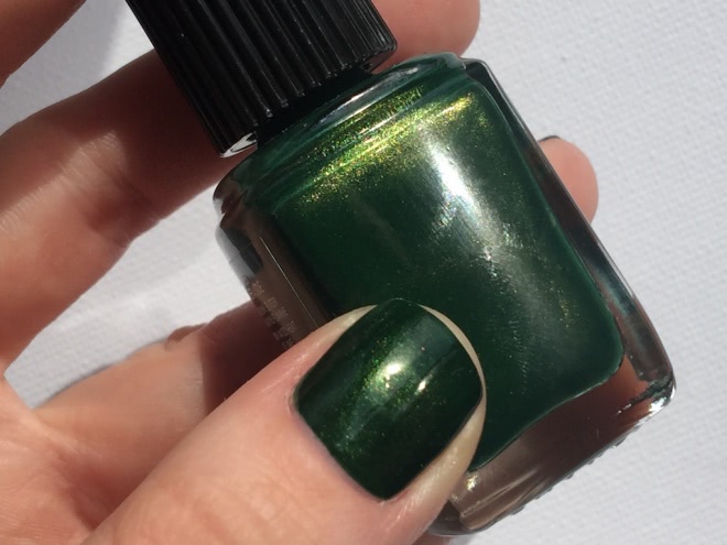 Chanel Le Vernis Long Wear Nail Colour # 536 Emeraude